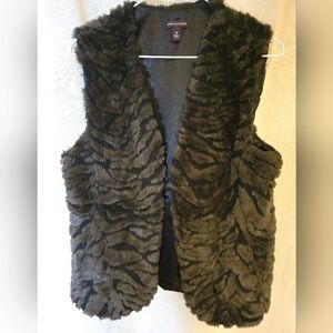 Faux Fur Vest in Dark Brown & Black EUC